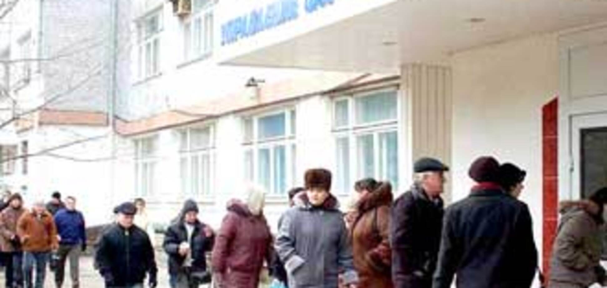 Рабочие ХМЗ блокируют входы на предприятие