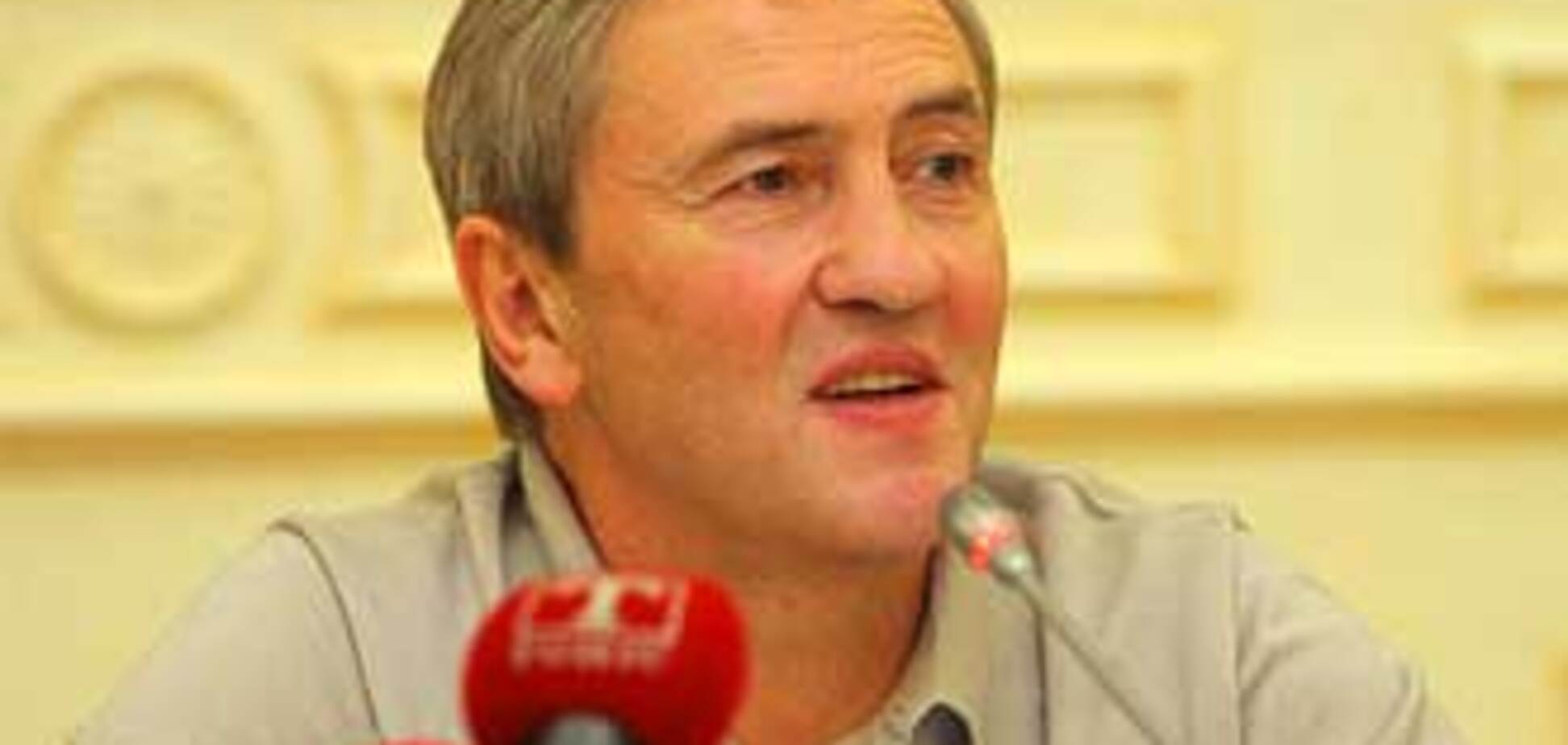 Черновецький хоче сидіти на двох стільцях?
