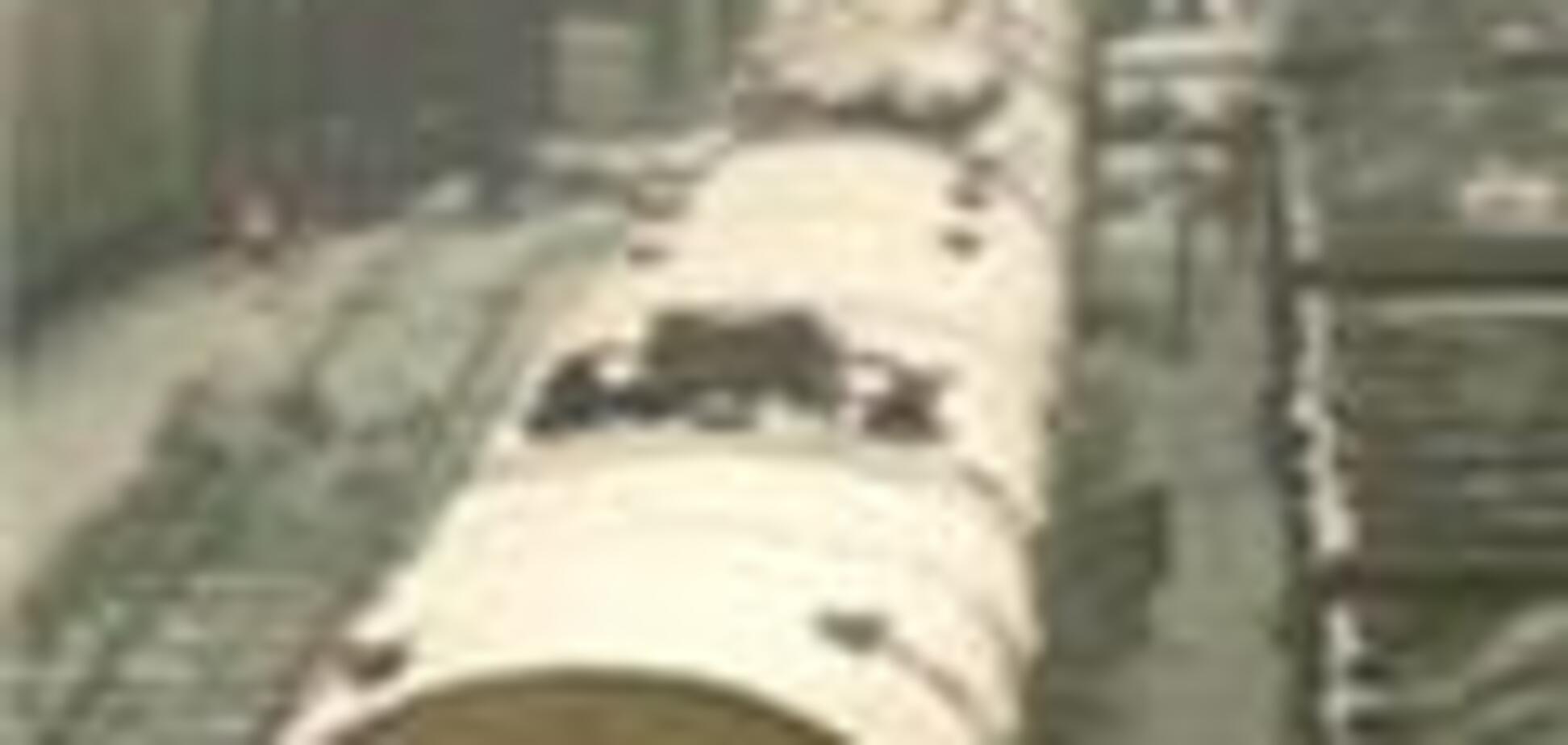 Поезд, груженый серой, сошел с рельсов