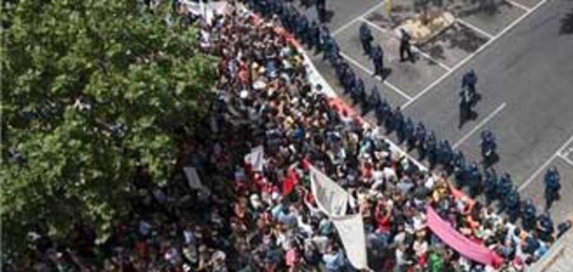Против саммита G20 протестуют десять тысяч человек