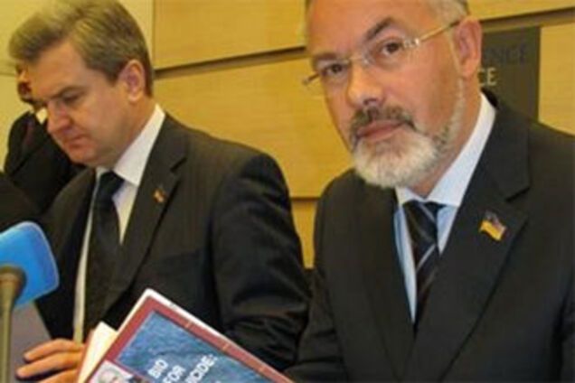 В Брюсселе презентовали книгу о самоубийстве Украины