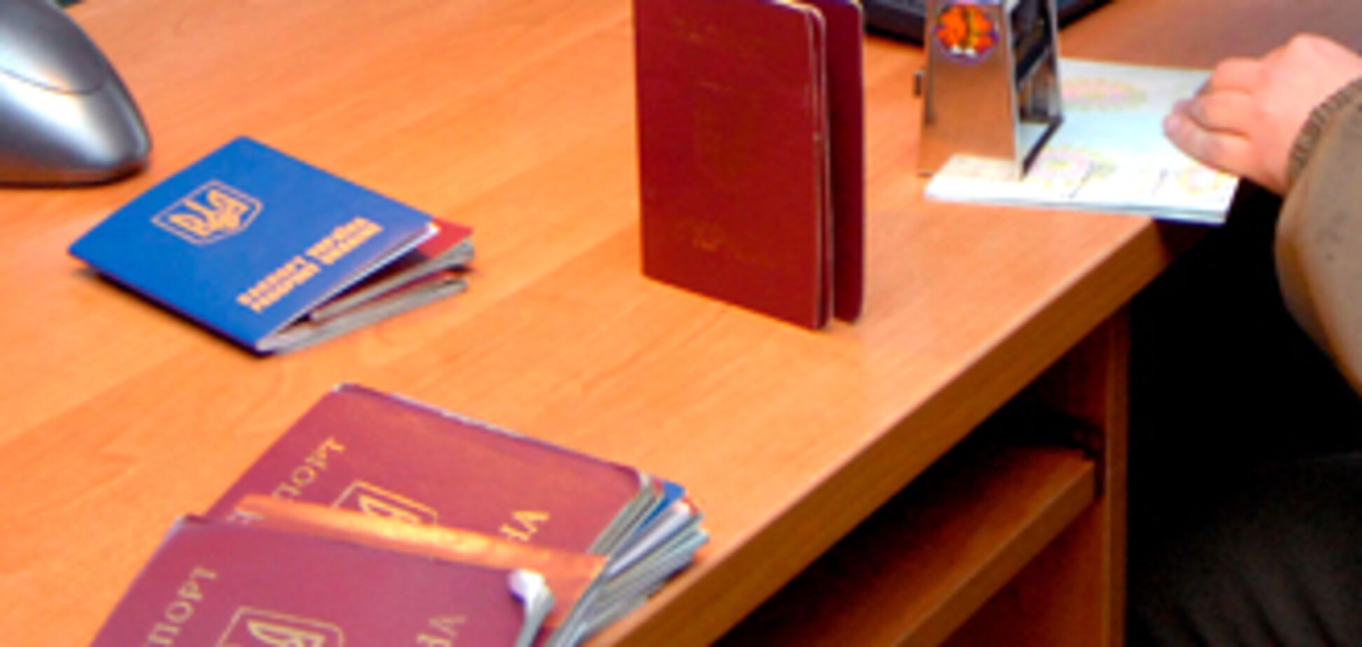 Сербія перестала видавати туристичні візи