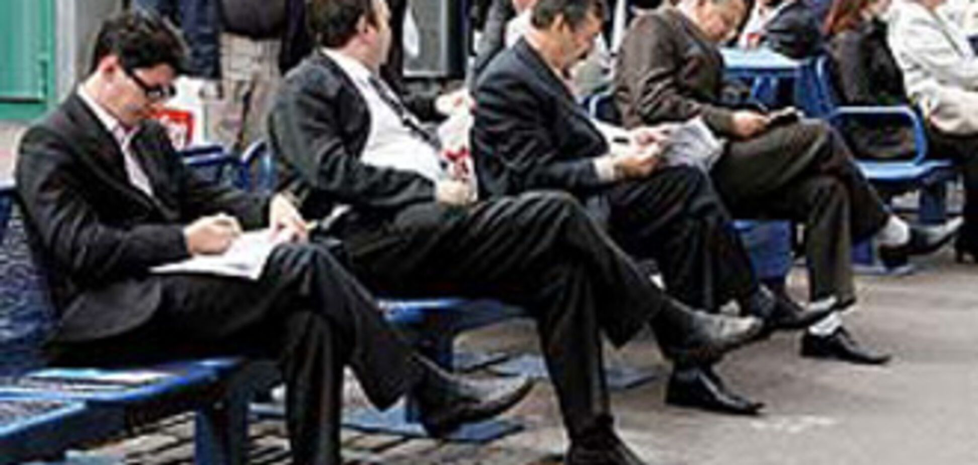 Украинские чиновники уже становятся на учет на бирже труда