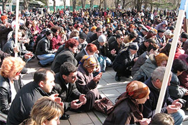 Тимошенко отправила министра общаться с митингующими