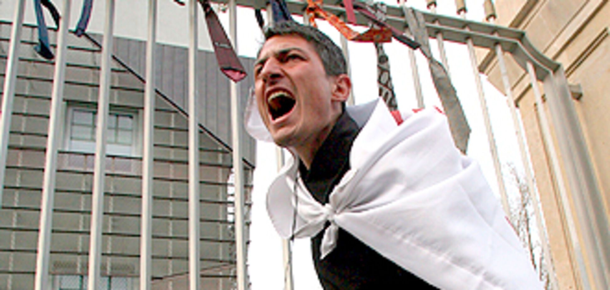 Оппозиция три дня пикетировала пустую резиденцию Саакашвили