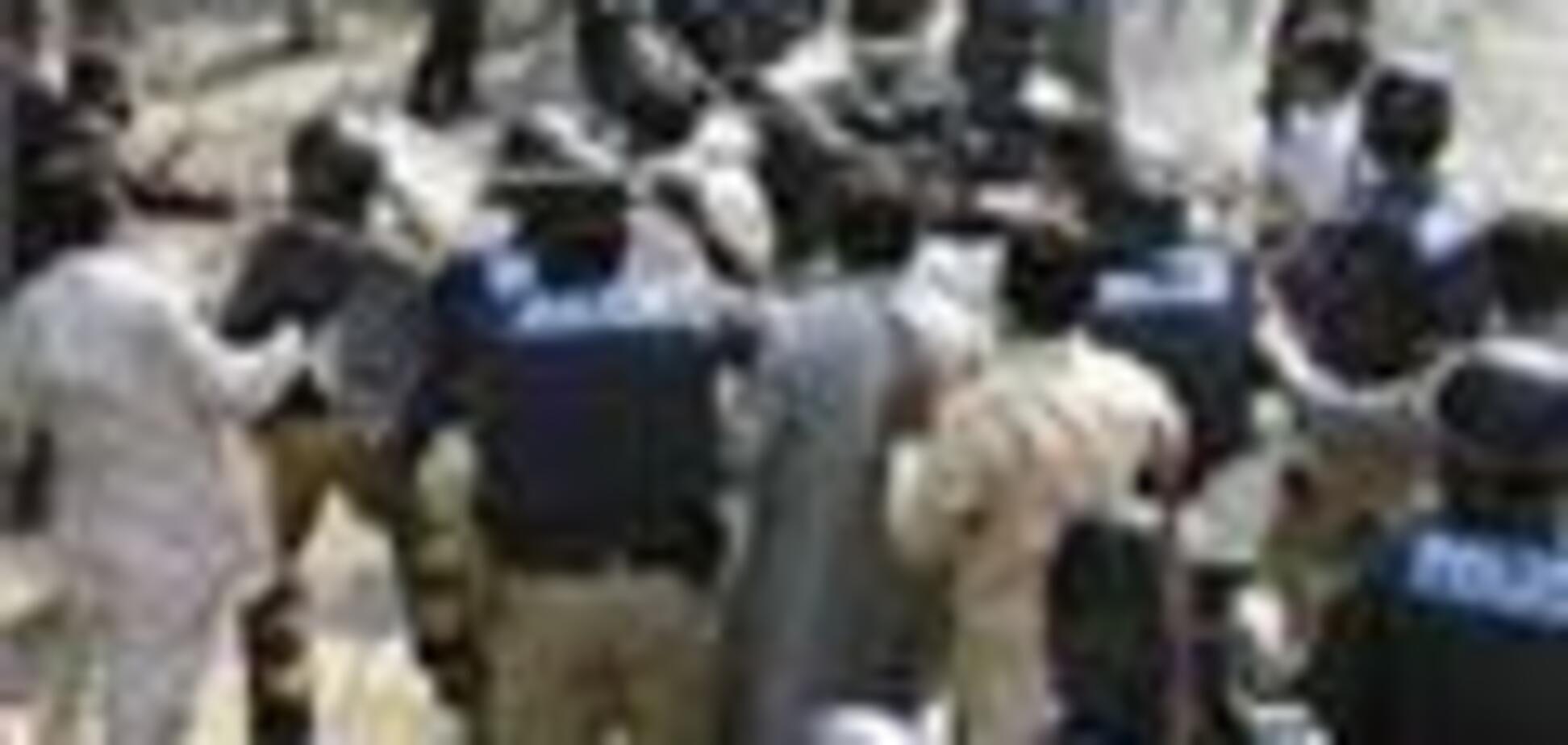 Смертник подорвал себя в Пакистане - погибли 15 человек