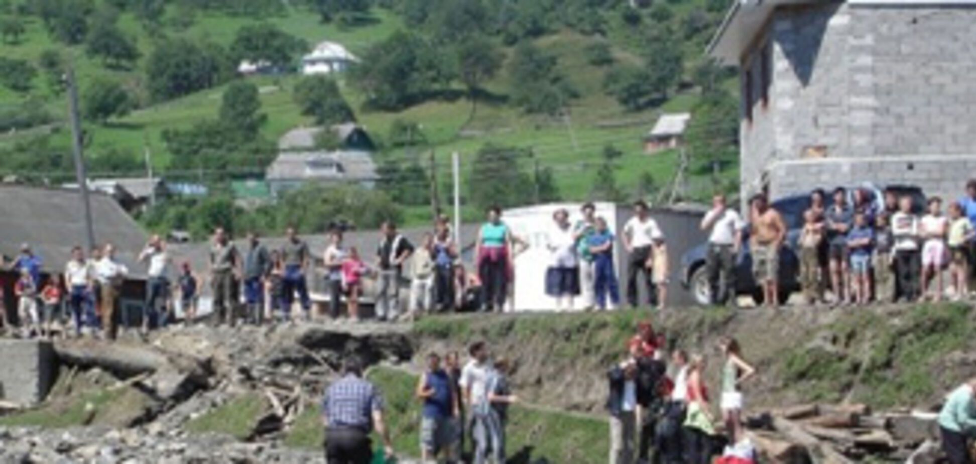 Луценко пустил деньги пострадавших от стихии на авто