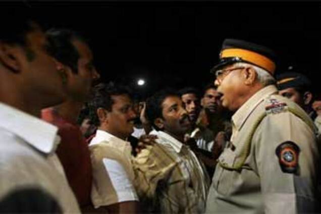 В Индии террористы захватили поезд, 300 человек в заложниках