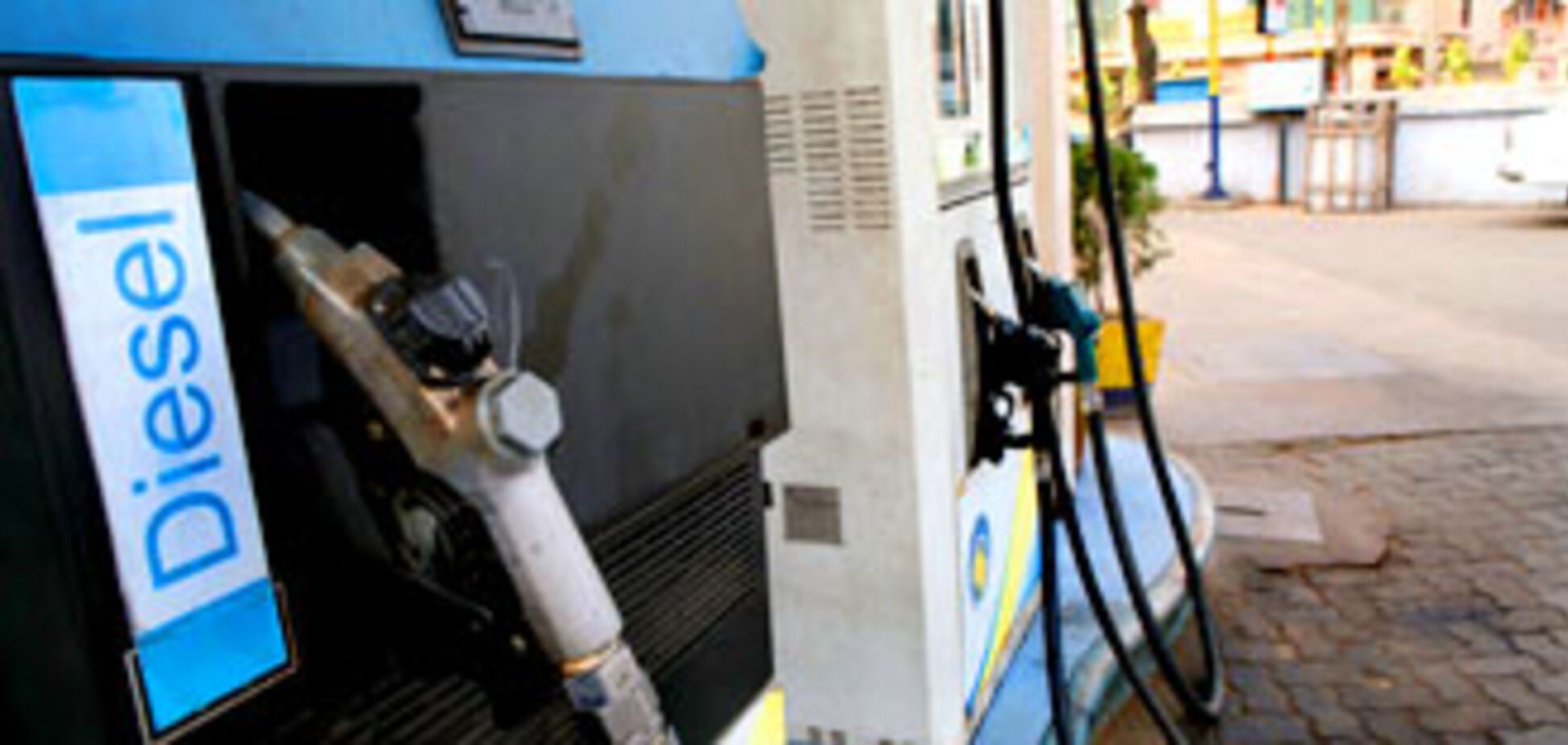 Торговлю бензином втиснули в коридор