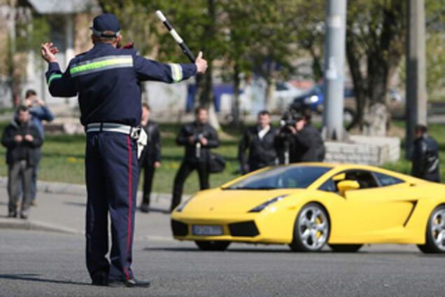 Хто палицею красивіше махає?