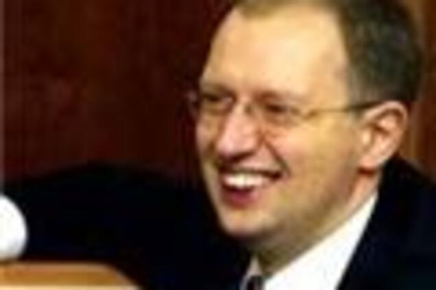 Яценюк насчитал трех конкурентов