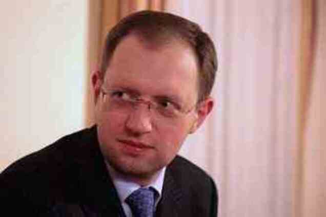 Яценюк: всі депозити можна повернути за три роки