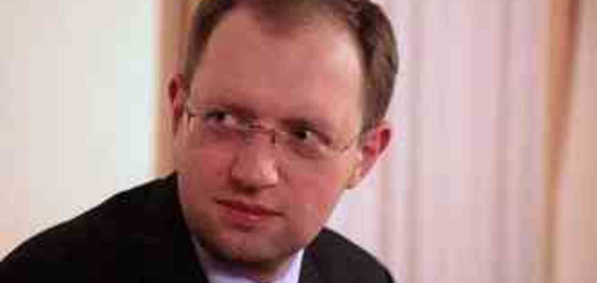 Яценюк: всі депозити можна повернути за три роки