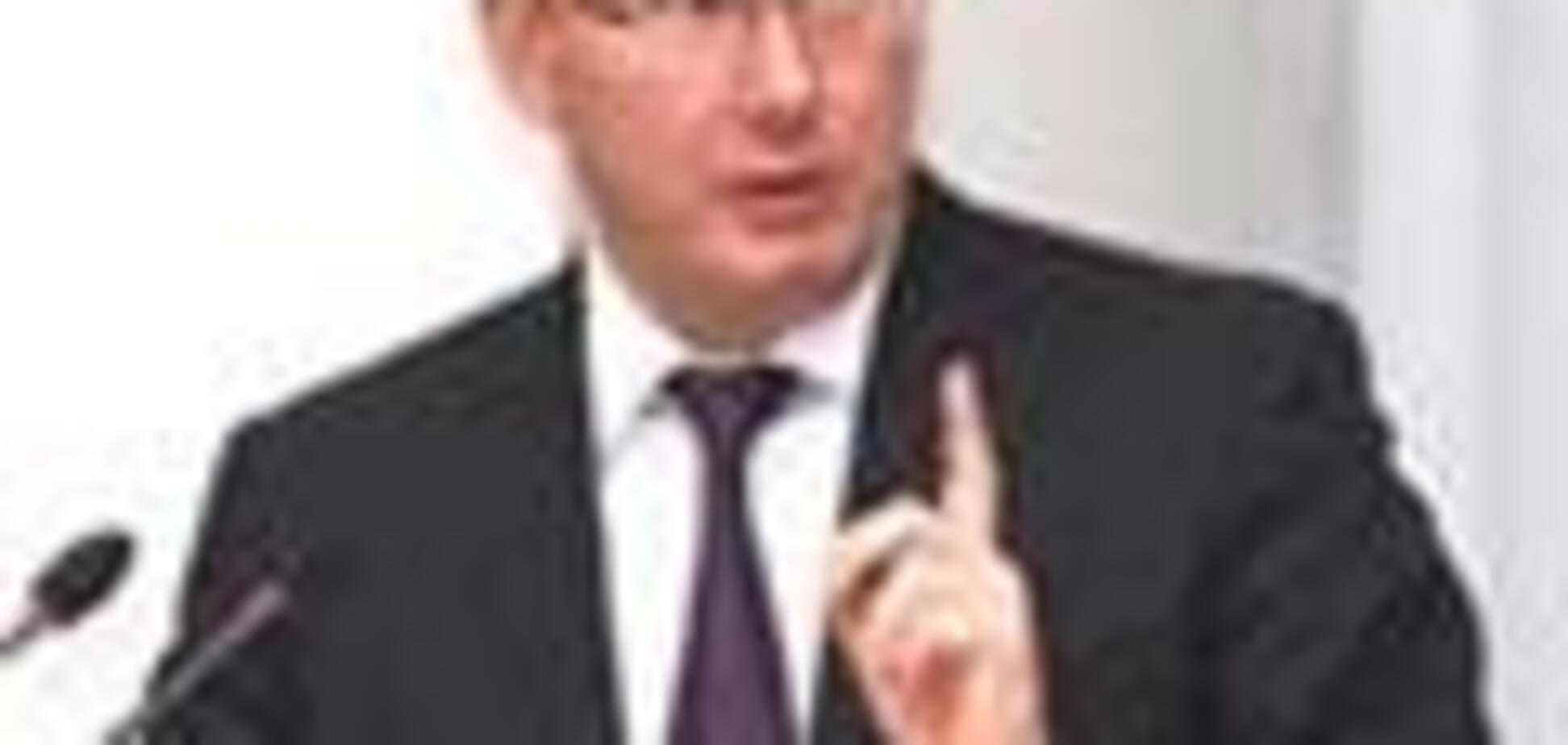 Луценко затримав літак Балоги