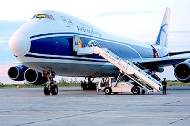 Над Москвой летает аварийный «Боинг». Посадка переносится