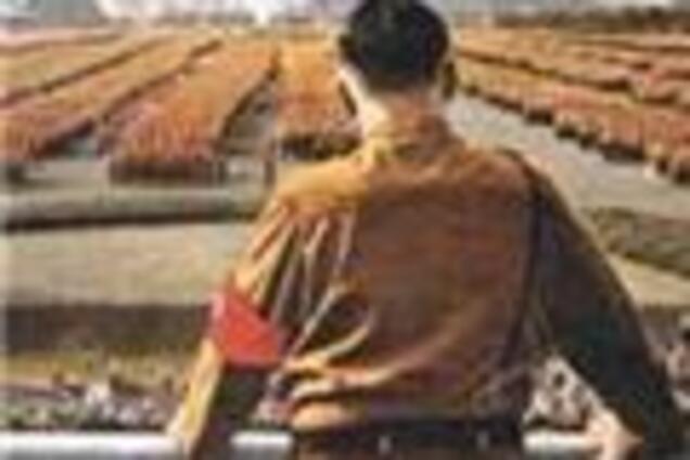 Німця оштрафували за обезголовлення воскового Гітлера