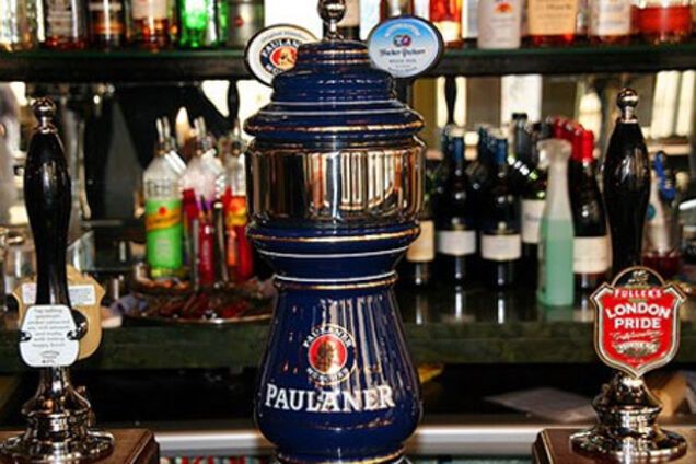 В лондонском пабе меняют пиво на ненужные вещи