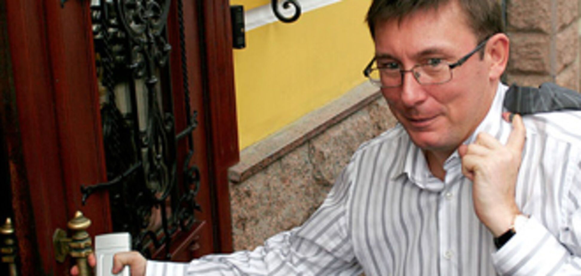 Кабмин отпустил Луценко