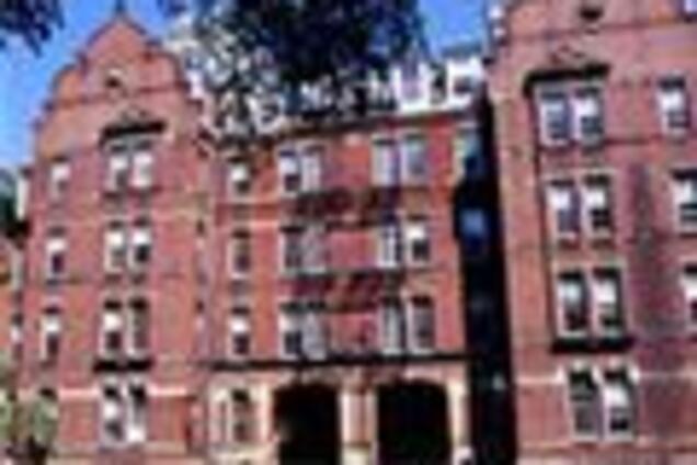 В Гарварде неизвестный подстрелил человека