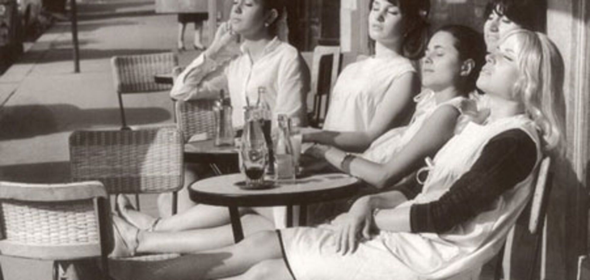 Уникальные фотографии парижских кафе начала и середины ХХ века