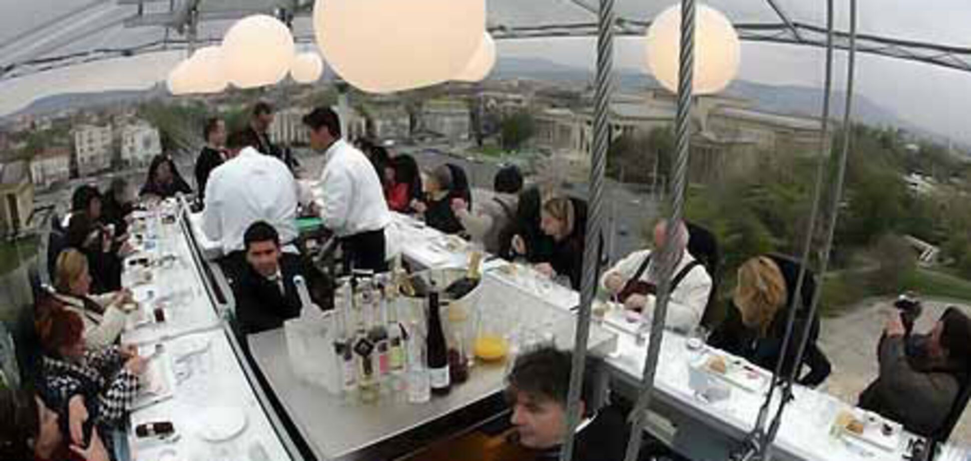 В Израиле открылся ресторан, висящий в воздухе