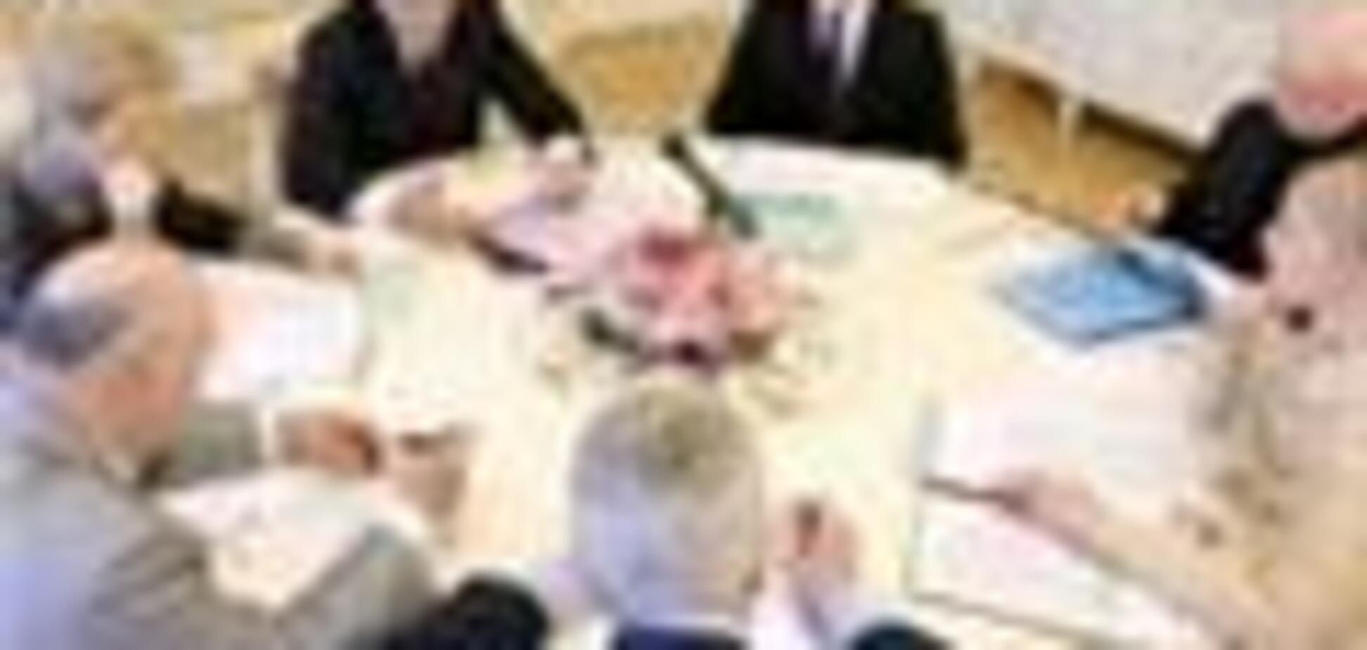 Ющенко кличе в гості Тимошенко і Януковича