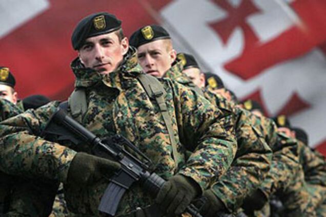 Грузія стягує важкі озброєння до кордону з Абхазією 