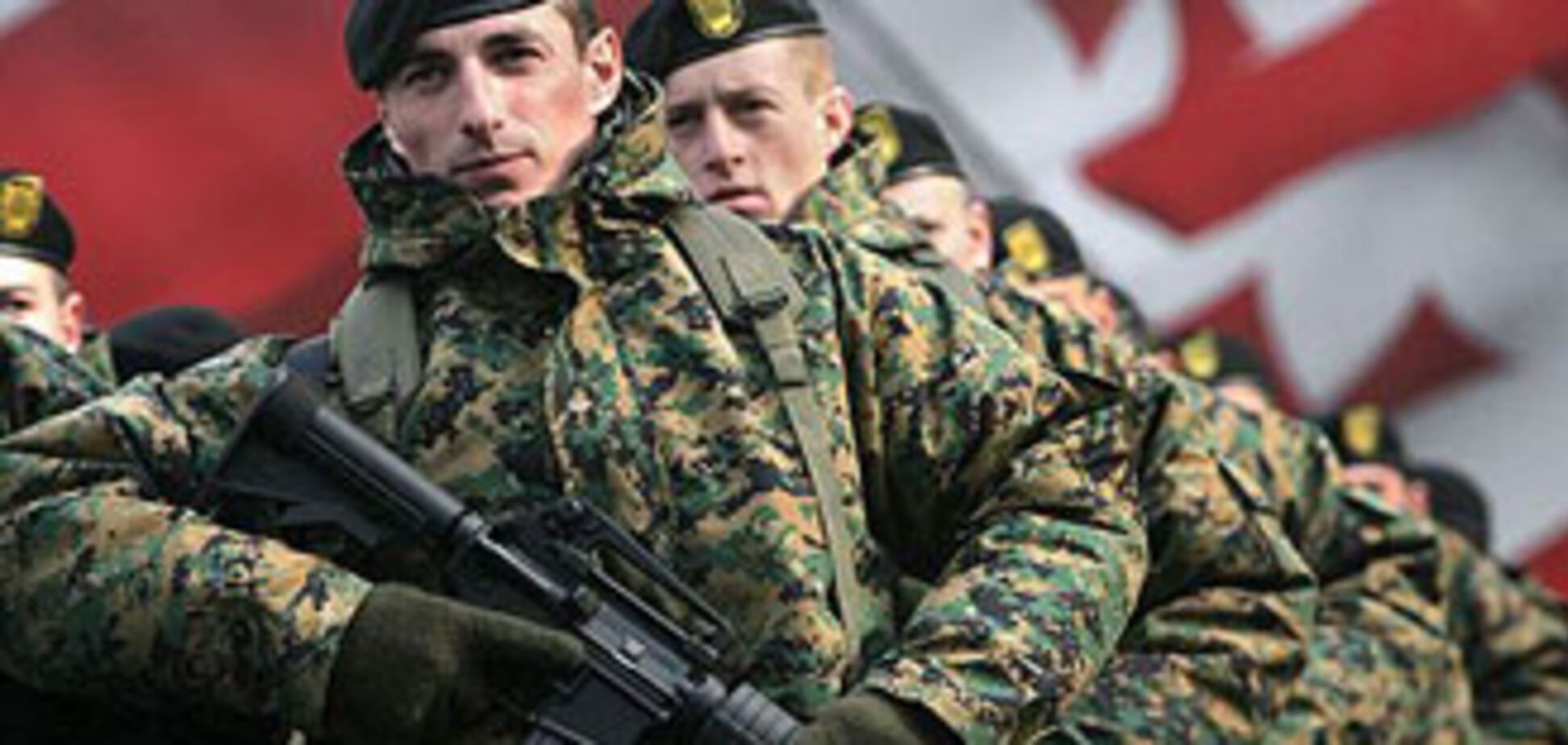 Грузія стягує важкі озброєння до кордону з Абхазією