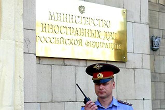 Россия высылает двух дипломатов НАТО