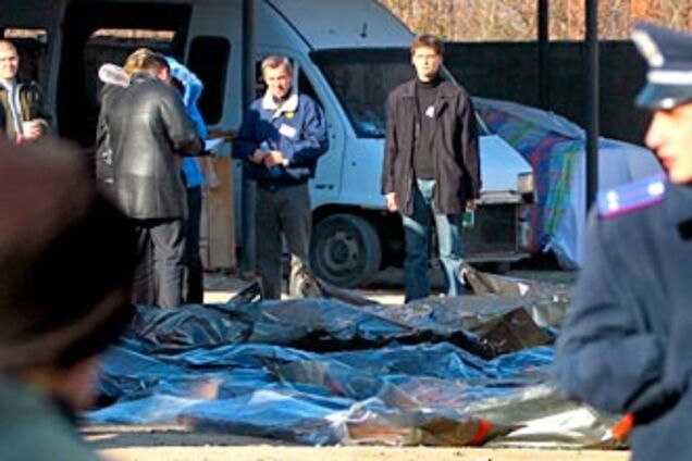 Под завалами шахты найдены трое живых