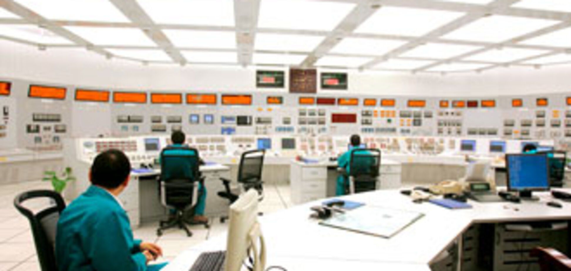 КНДР вывела баллистическую ракету на стартовую площадку