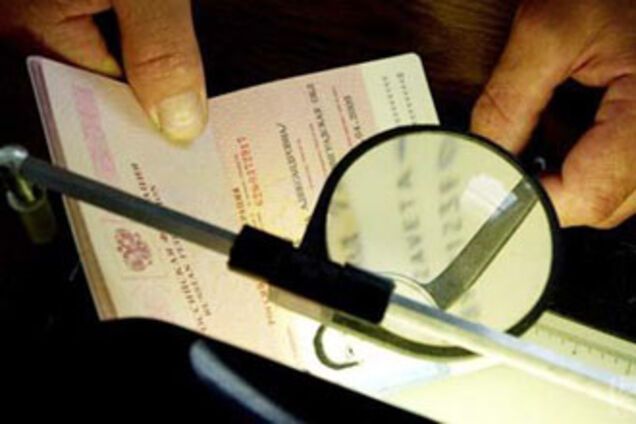 Чехия начала выдавать визы с помощью Интернета