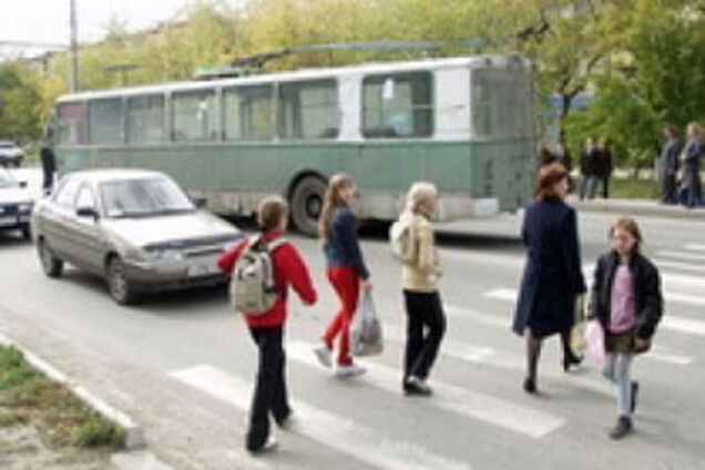 Пьяный директор школы сбил троих выпускников