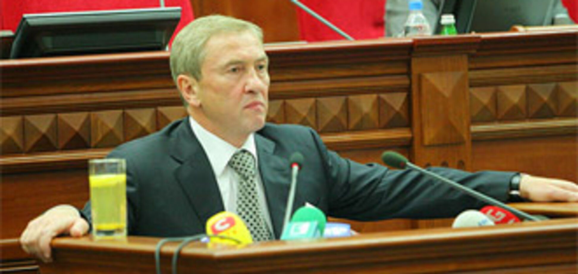 Ющенко подвесил Черновецкого