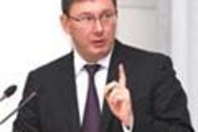 Луценко отправляет милицию на кладбище