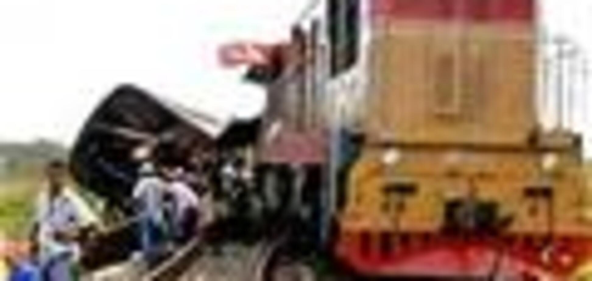 Поезд столкнулся с бульдозером, есть пострадавшие