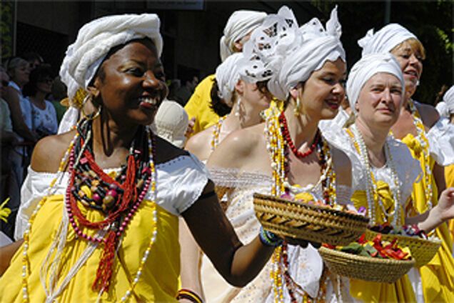 Карнавал культур в Берлине собрал более миллиона зевак