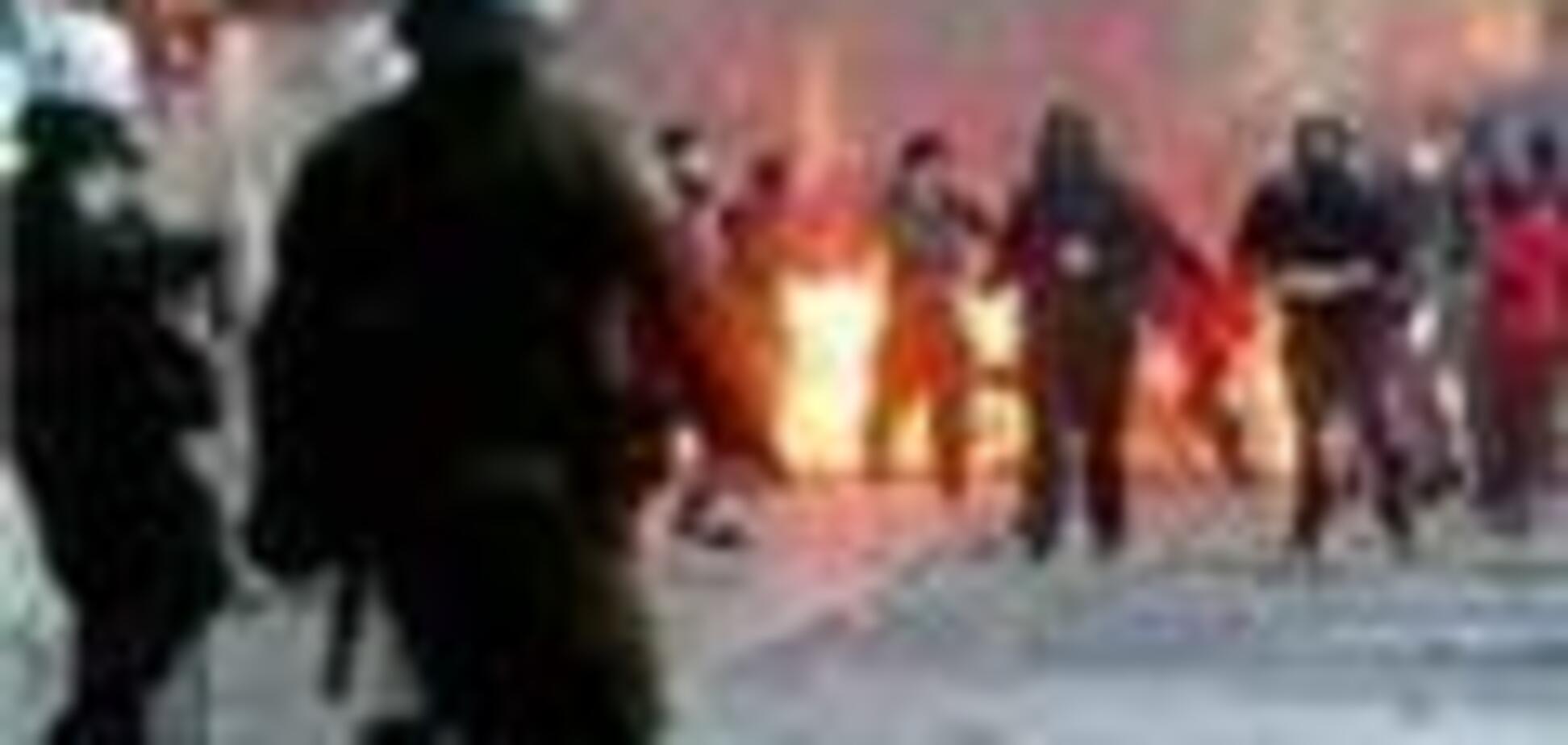 Участники беспорядков подожгли мечеть в Тегеране