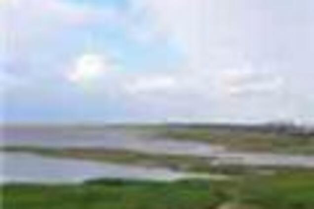 Шторм 'отрезал' от суши 6 баз отдыха