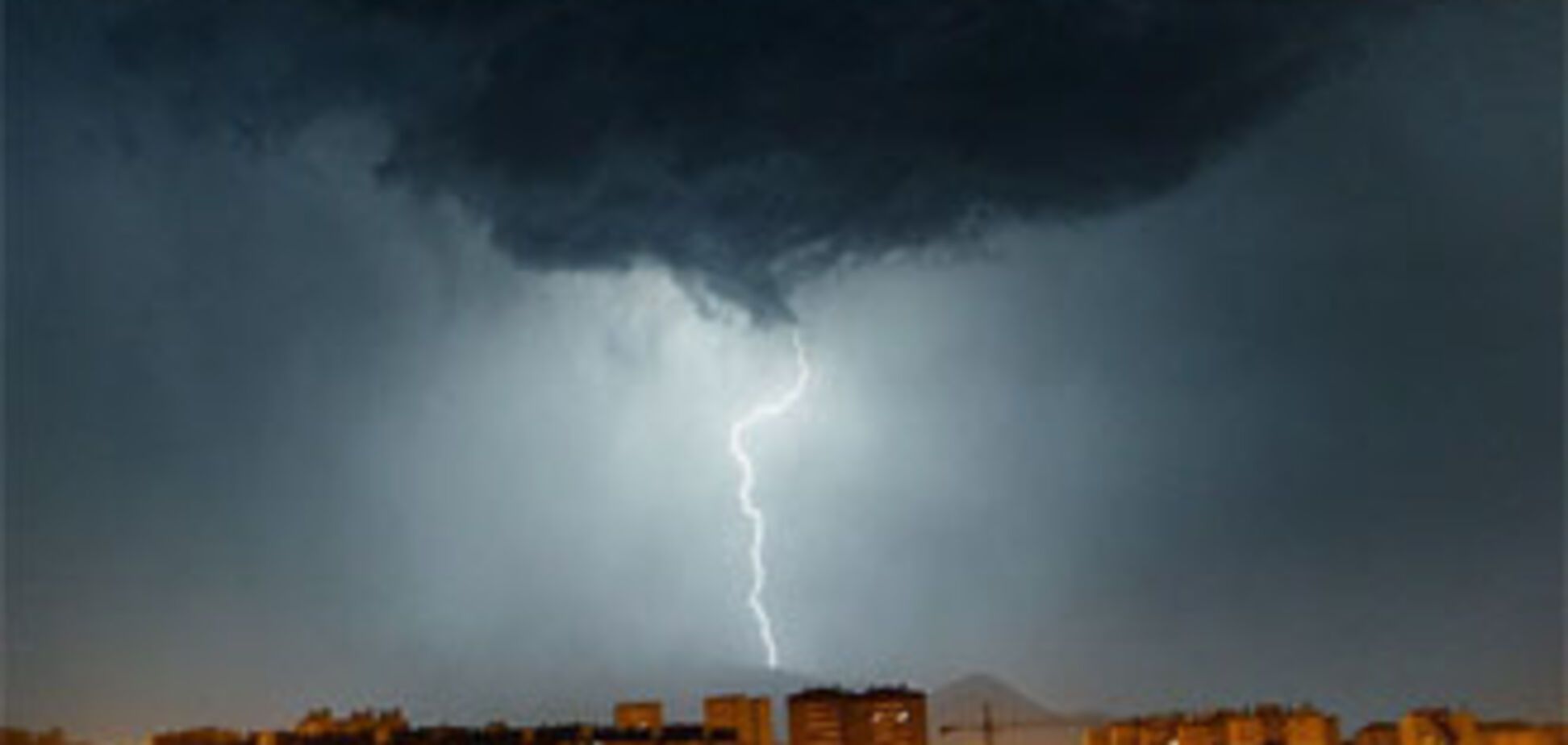 На Львовщине от удара молнии погиб мужчина