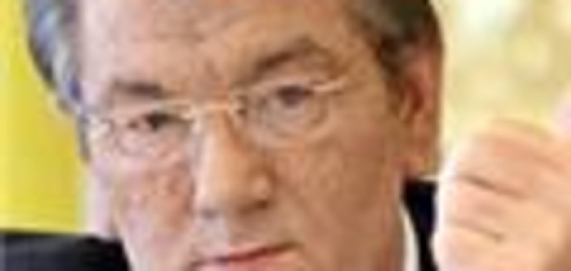 Ющенко призывает становится возле него 'локоть к локтю'