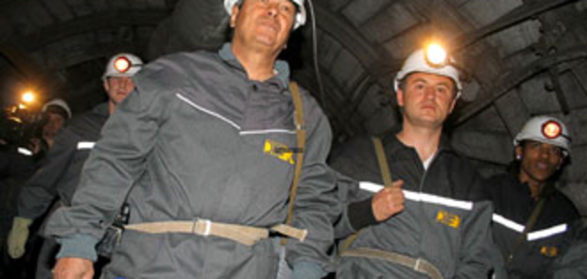 Аварія на шахті в Донецьку: 2 загиблих, 12 ще під землею