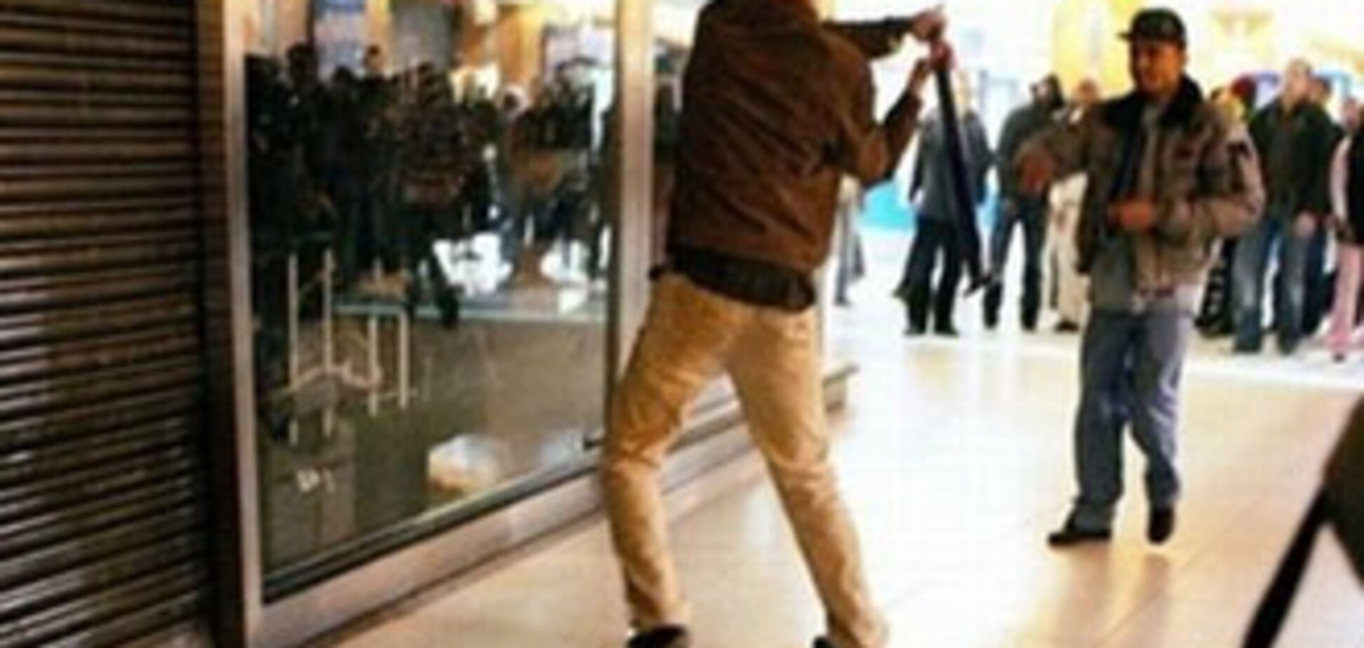 Взятие Бастилии отметили массовыми беспорядками