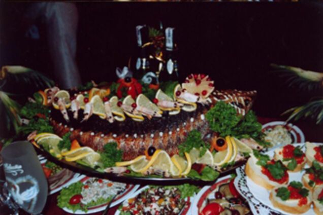 На свадьбе отравилось 23 человека