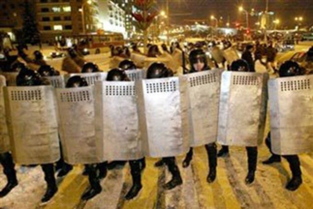 У бацьки-демократа снова арестовывают людей десятками