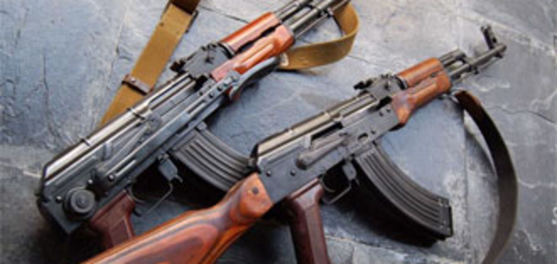 У проводника поезда на въезде в Украину изъяли два автомата