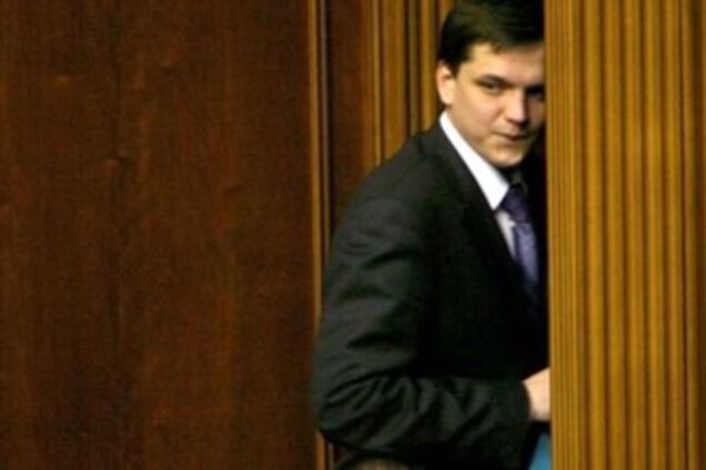 Під Павленко захиталося крісло