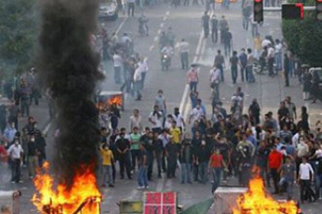 В Тегеране полиция вновь силой разгоняла оппозиционеров