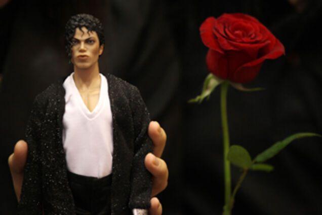 Полиция готовит обвинения в убийстве двум врачам Джексона