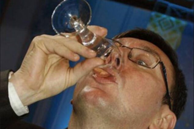 У Луценка хочуть дозволити пити за кермом